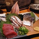 Futatsume - 刺身3点盛り 880円