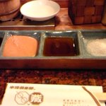 Kushiage Kurabu Kura - ４つのソースで揚げが置かれたところで味わう