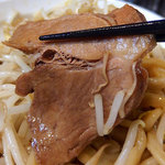 ラーメン ヤスオ - ヤス二郎・麺300g・ニンニクショウガ（850円）
      