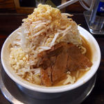 ラーメン ヤスオ - ヤス二郎・麺300g・ニンニクショウガ（850円）
      