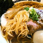 Sagamihara 欅 - 細めの自家製麺は固めに茹でて貰うと、パツパツ感まではなく、ムチっとしていました。以前に感じたツルっとした肌触りはなく。でも依然美味しい。