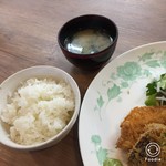 たべりcafe - 世羅産のご飯とお味噌汁。