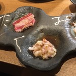 個室焼肉匠 - コースの新鮮ホルモン4種食べ比べ 2人前
      左より大腸、かっぱ、アカセン、ウルテ