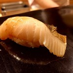 日本橋蛎殻町 すぎた - 鰆の藁焼き。燻した香りと辛子が抜群。