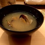 日本橋蛎殻町 すぎた - お椀はアサリの味噌汁。優しいお味のお椀。大好き。