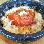 カフェ自休自足 - 石鍋トマトパスタランチ￥1280の　石鍋パスタ