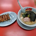 山岡家 - 醤油（味濃いめ），ギョーザ