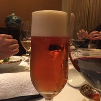中国飯店 市ヶ谷店 - ビールの奥でみんな蟹と格闘