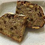 メゾン ムラタ - ライ麦75%の生地にレーズンとくるみがぎっしり！