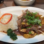 ペルー料理＆バル ALDO - ランチのロモ・サルタード1000円