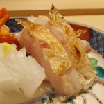 寿司 中川 - ノドグロ焼霜　皮目がパリパリ、身は表面だけ軽く炙る程度で中はレア！！　完璧な火入れ！！　このノドグロ歴代No１♡