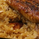 大観亭支店 - 鰻重特上。御飯の中にも鰻が。