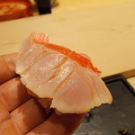 寿司 中川 - 金目鯛の蒸し寿司　シャリとネタの間に濃厚な肝和え