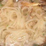 大地のうどん - ごぼう天を馴染ませたところ。美味そうでしょ！