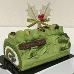 セブンイレブン - 料理写真:宇治抹茶のブッシュドノエル　税込2,800円