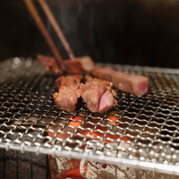 西麻布 肉粋やまもと - タン焼いてます