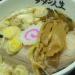 ラーメン人生JET - 和風醤油つけ麺のつけ汁。豊富な具がとっても嬉しい♪