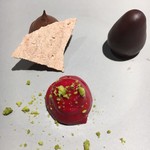 イチリン ハナレ - ベリーとジャスミンチョコのムースといちごチョコ