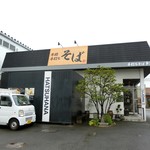 Hatsuhana - 山梨旅行のメインの葡萄園へお出かけした後、お昼ご飯はお蕎麦屋さんへ♪
      初花って箱根の？？と思ったらこちらは全く別の、山梨の十割蕎麦のお店だった！
      人気のお店らしく開店前からお客さんがちらほら☆彡