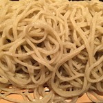 Teuchi Soba Onuma - せいろのアップです。細切りですがエッジが立っています。