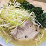 ラーメン家 - ネギらーめん（ほうれん草増し）