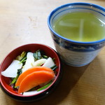 石橋うなぎ店 - お新香とお茶