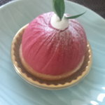 ねりきり苺のチーズタルト　525円