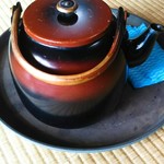 Kogundo - スタッフがお茶を注いでくれた急須、韓国の骨董品