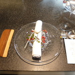 イチリン ハナレ - 山帰来をあしらったクリスマスらしいテーブルセット