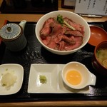 もみいち食堂 - ローストビーフ丼(並盛)