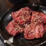 清須 ぶっちぎり焼肉 やすお - サガリ　厚切りならではの食べごたえが抜群！！柔らかでアッサリ、それでいて旨みはバッチリ◎内臓系のお肉ではあるが、上質な赤身のお肉といった印象♪　2017/12/23