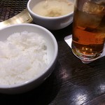 焼肉名菜　福寿 - ライス・スープとサービスしてもらったウーロン茶