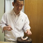 虎白 - 蟹を焼いてくれる小泉さん