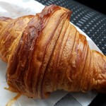 クロワッサン(230円税)です。