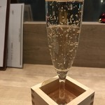 ビストロ ヴァン マルシェ - こぼれスパークリング　バルディビエソ・リミティッド・ブリュットNV（チリ）800円。