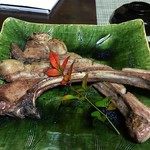 かたつむり - かたつむりのスペシャリテ、猪のスペアリブ