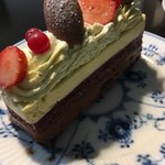 エーグルドゥース - ピスタチオのチョコレートケーキ