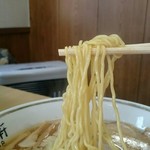らーめん屋 幸来軒 - 加藤ラーメン製の低加水麺