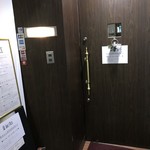 the BAR ACE - H29.12　店舗前