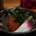 日本料理 幸庵 - 山芋たまり醤油漬け、あやめかぶ、蕪の葉の漬物
