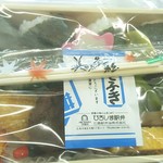アントレマルシェ/セブンイレブン - 大関むすび弁当 (税込)670円 蓋をとると…(2017.12.21)