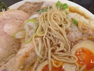 海老蔵ダイニング - ストレート細麺（手打ち麺）