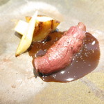 recte - 蝦夷鹿ロースのロースト　鹿肉のジュと赤ワインのソース　林檎のキャラメリゼと黄色い人参
