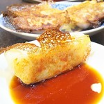 Nagahamaramentomikichi - 長浜ら〜めん＋高菜&キムチトッピング500円 餃子(6個ケ)300円