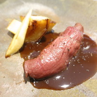 recte - 蝦夷鹿ロースのロースト　鹿肉のジュと赤ワインのソース　林檎のキャラメリゼと黄色い人参