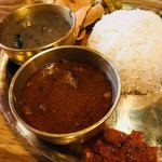 ネパールステーション - 下から左にゴルベラアチャール、マトン、ダル、パパド