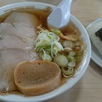 マルミ・サンライズ食堂 - チャーシュー麺と、おにぎり(マス)
