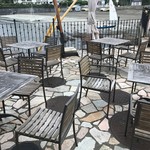 レストラン ラ・マーレ - 外にも席があります。