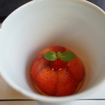 行楽庵 - 　苺のゼリー、オランディーズソース（2017/12）