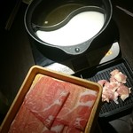 しゃぶ葉 - 三元豚食べ放題コース 1399円＋税
            豆乳と基本出汁